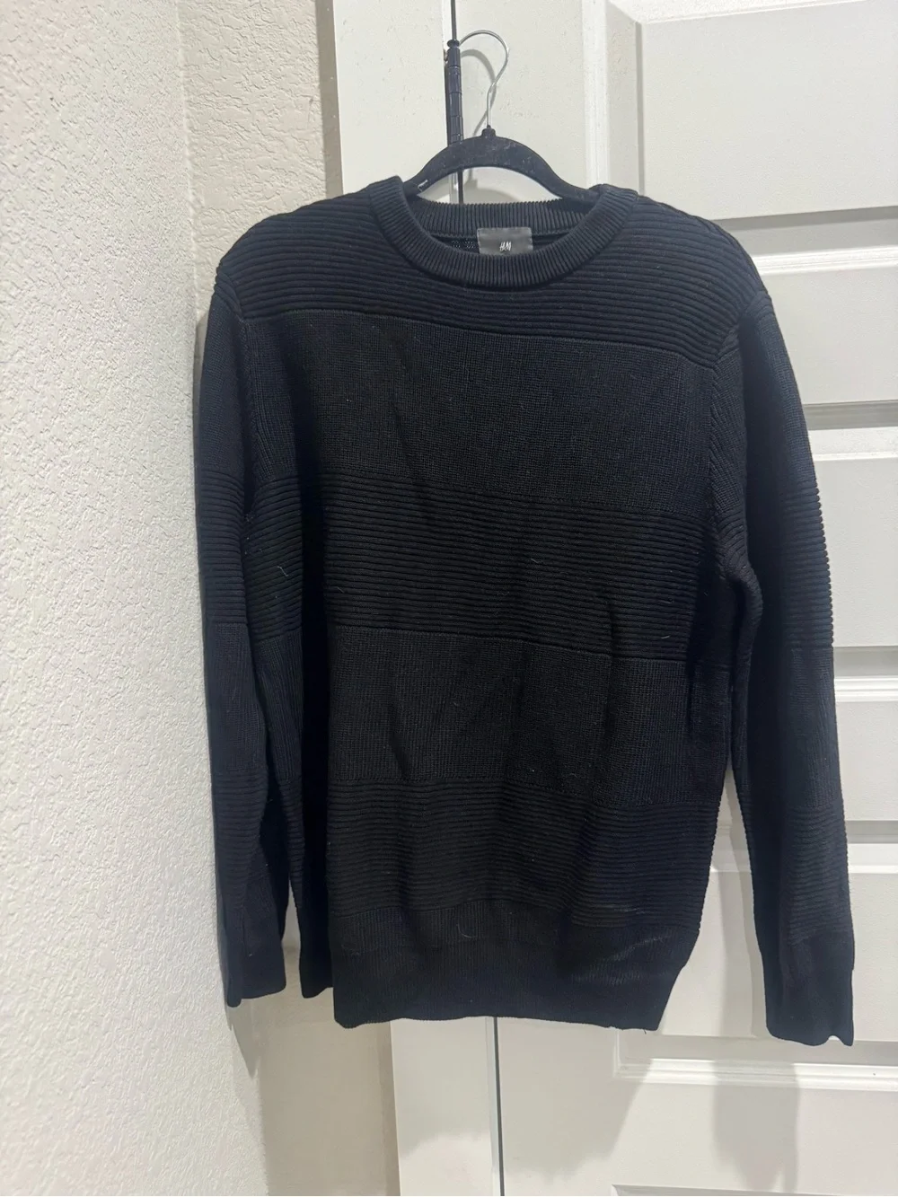 H&M Men’s Black Ribbed Crewneck Sweater - Textured Knit